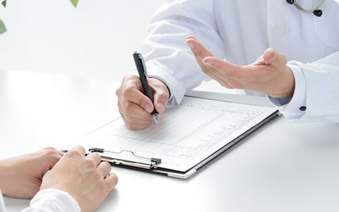 受付・問診表の記入